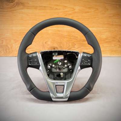 Volvo V40 R Design Bj. 2016 Lenkrad Neu beziehen