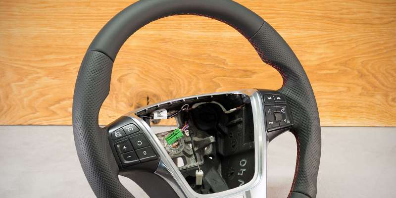 Volvo V40 R Design Bj. 2016 Lenkrad Neu beziehen