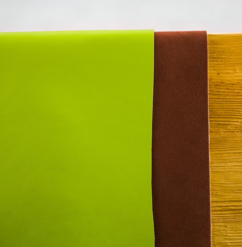 Leather & Alcantara® , Coloured